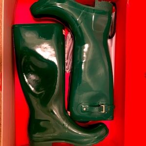 Womens tall hunter rain boots - hunter green glossy. Excellent used condition.